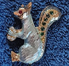 VTG SQUIRREL Red Crystal Eye Faux Pearl Green Rhinestone Brooch Pin Gold Tone
