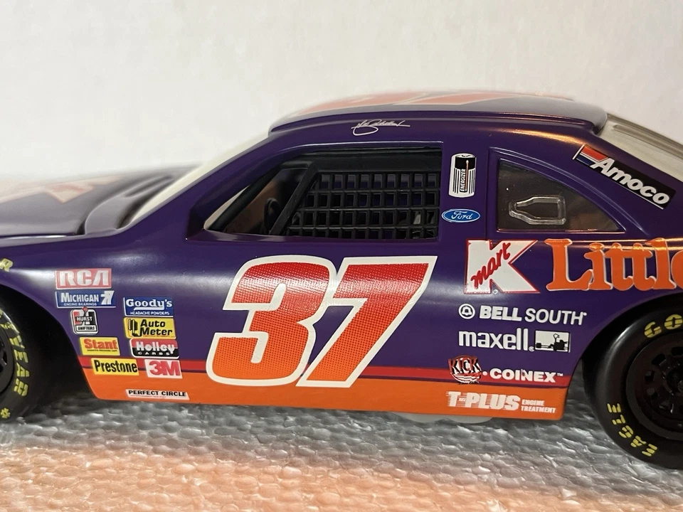 Revell 1991 Ford Thunderbird NASCAR RACE CAR #37 John Andretti 1:24 Scale - Image 4 of 4