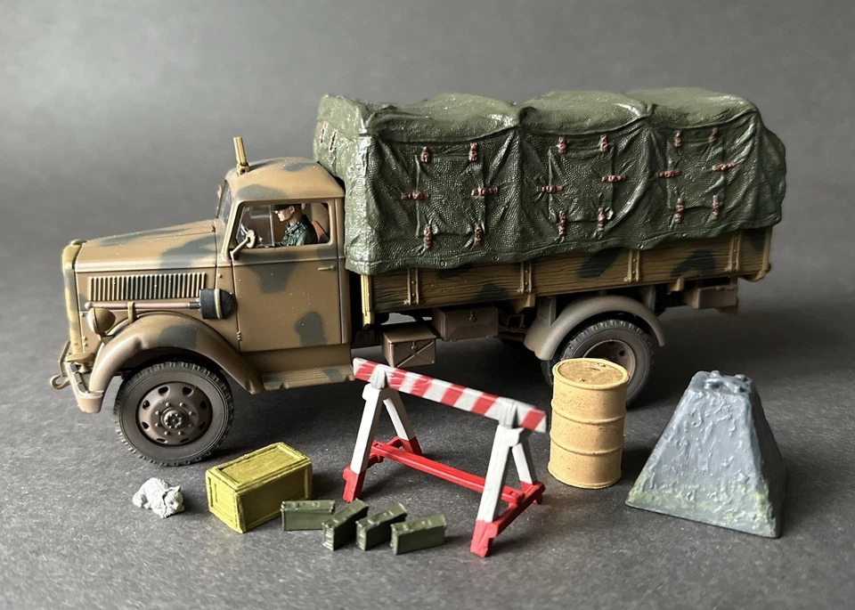 Forces of Valor 1:32 WWII German Opel Blitz 3ton Cargo Truck Camouflage 80061 - Image 4 of 4
