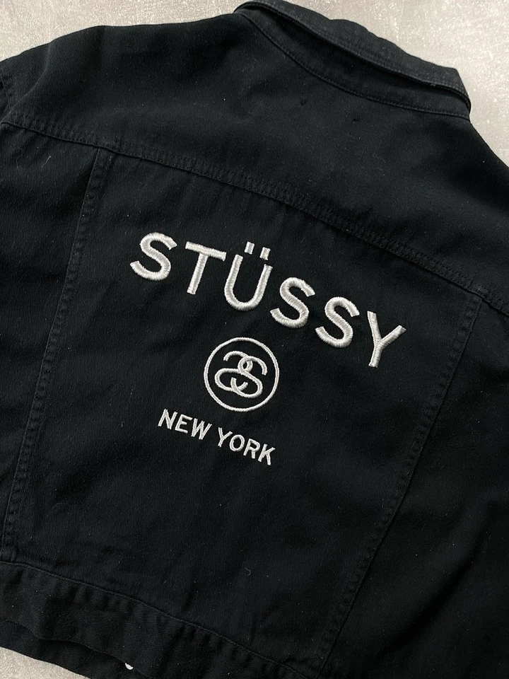 Джинсовая черная куртка Stüssy NYLTLA с логотипом New York укороченный покрой — начало 2000-х размер 14 - Изображение 3 из 4