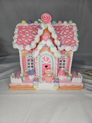 Love and Cupcakes Large Valentine Pastel LED Light Up Gingerbread House 11'' NEW