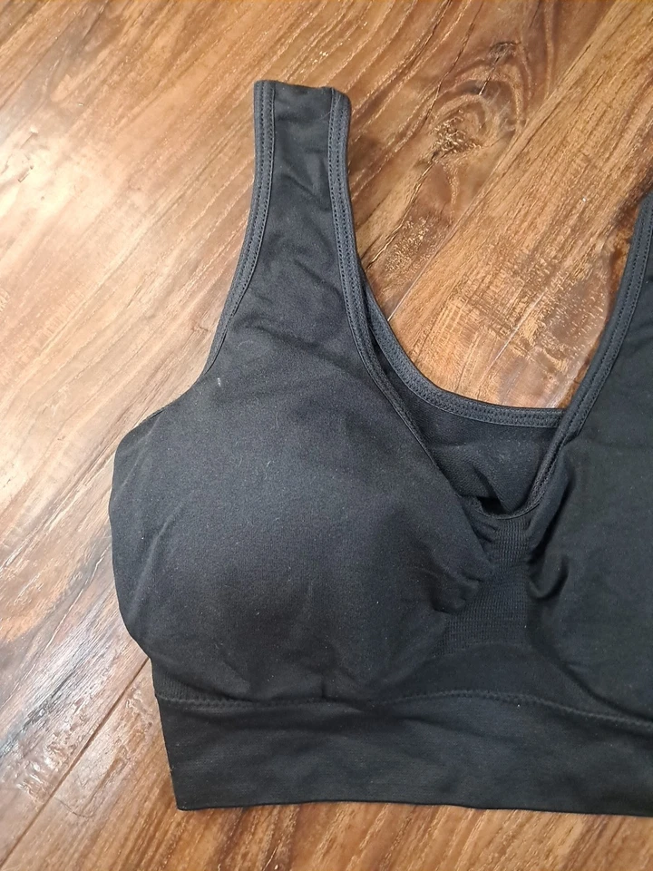 Sujetador deportivo Genie acolchado negro grande ligeramente usado Foto 2 de 4