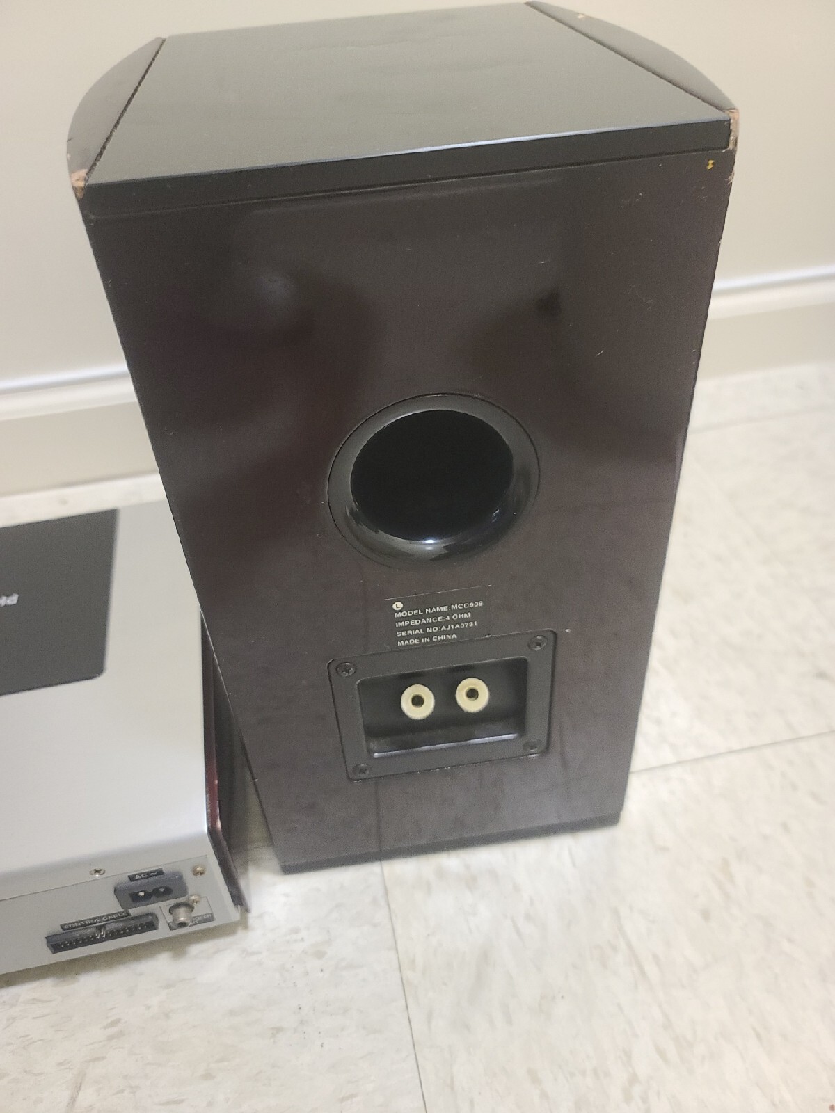 PHILIPS MCD908  VACUUM TUBE PREAMPLIFIER WITH ONE SPEAKER 