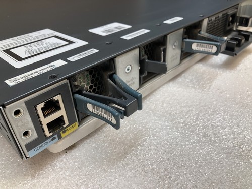 Cisco WS-3650-24PD-L V04 24-portowy przełącznik sieciowy 1Gbe PoE + Ethernet 4xSFP + - Zdjęcie 8 z 10