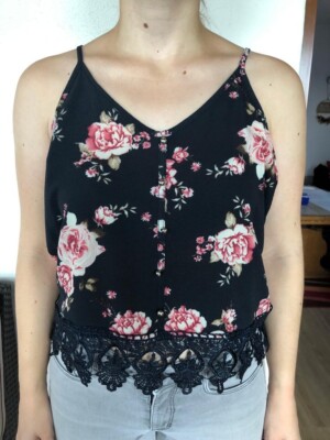 Damen Top - Gr. M/38 - schwarz mit Rosenmuster