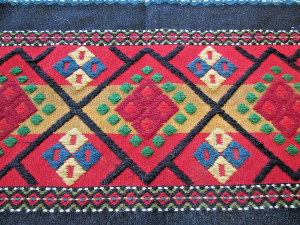 Vintage HAND WOVEN SOUTHWEST wool TABLE RUNNER 28x23 red/black/gold