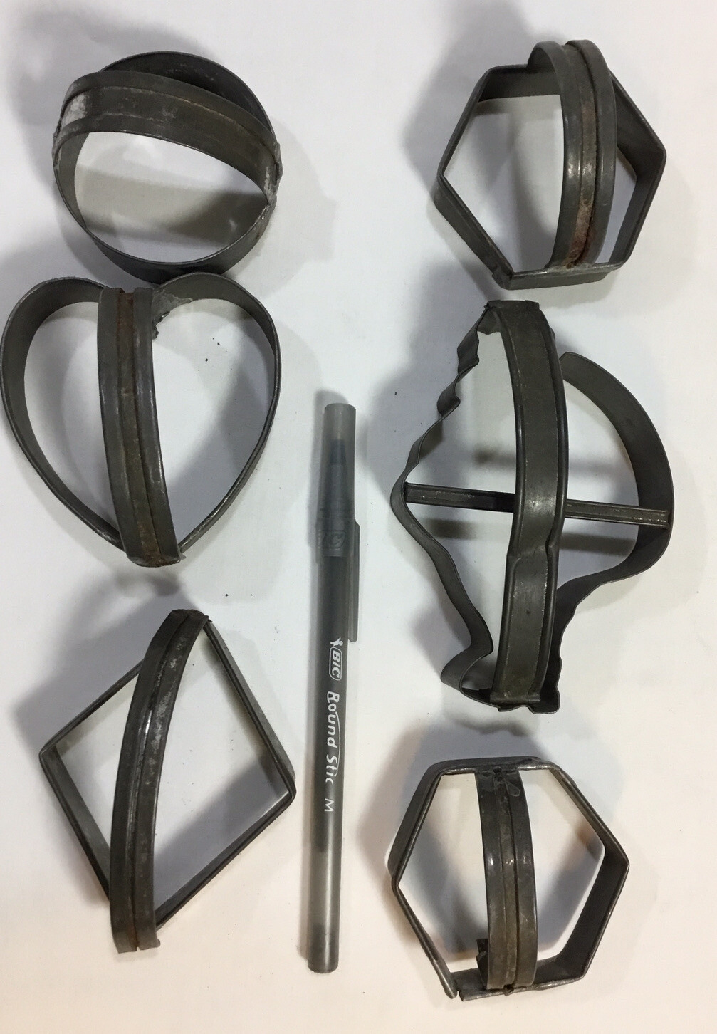 31 Vintage Tin Metal Cookie Cutters, Santa, Christmas Tree, Animals