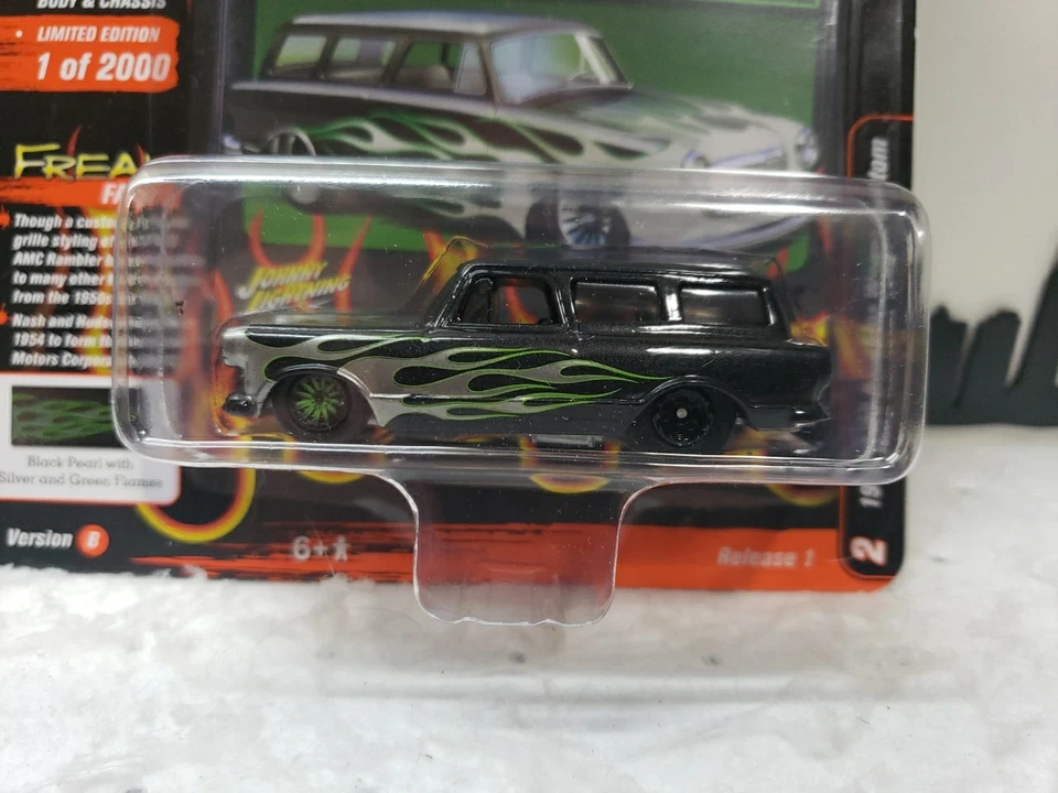 Johnny Lightning 1960 AMC Rambler Wagon Custom Street Freaks negro con llamas Foto 2 de 3