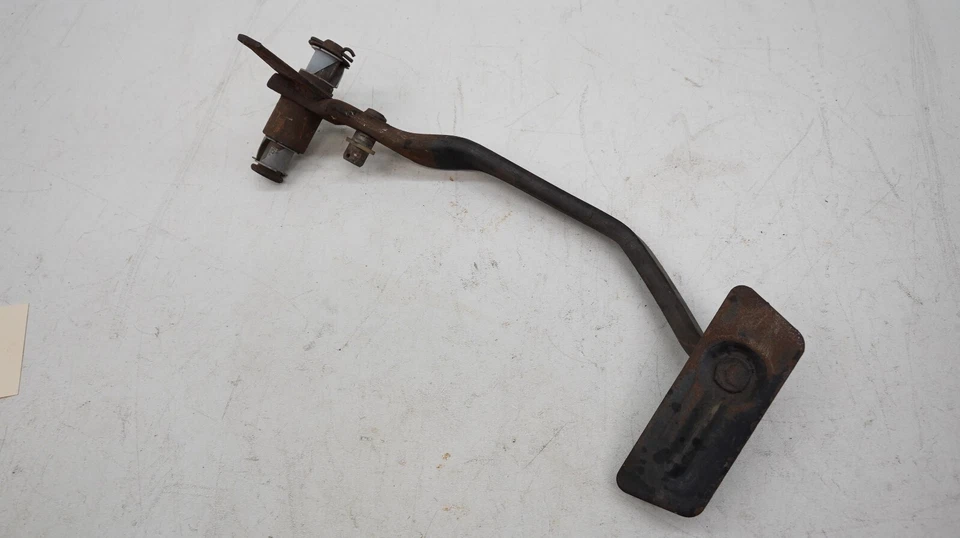 Ford Mustang Mercury Cougar 1967-1968 pedal de freno, transmisión automática. Foto 2 de 4