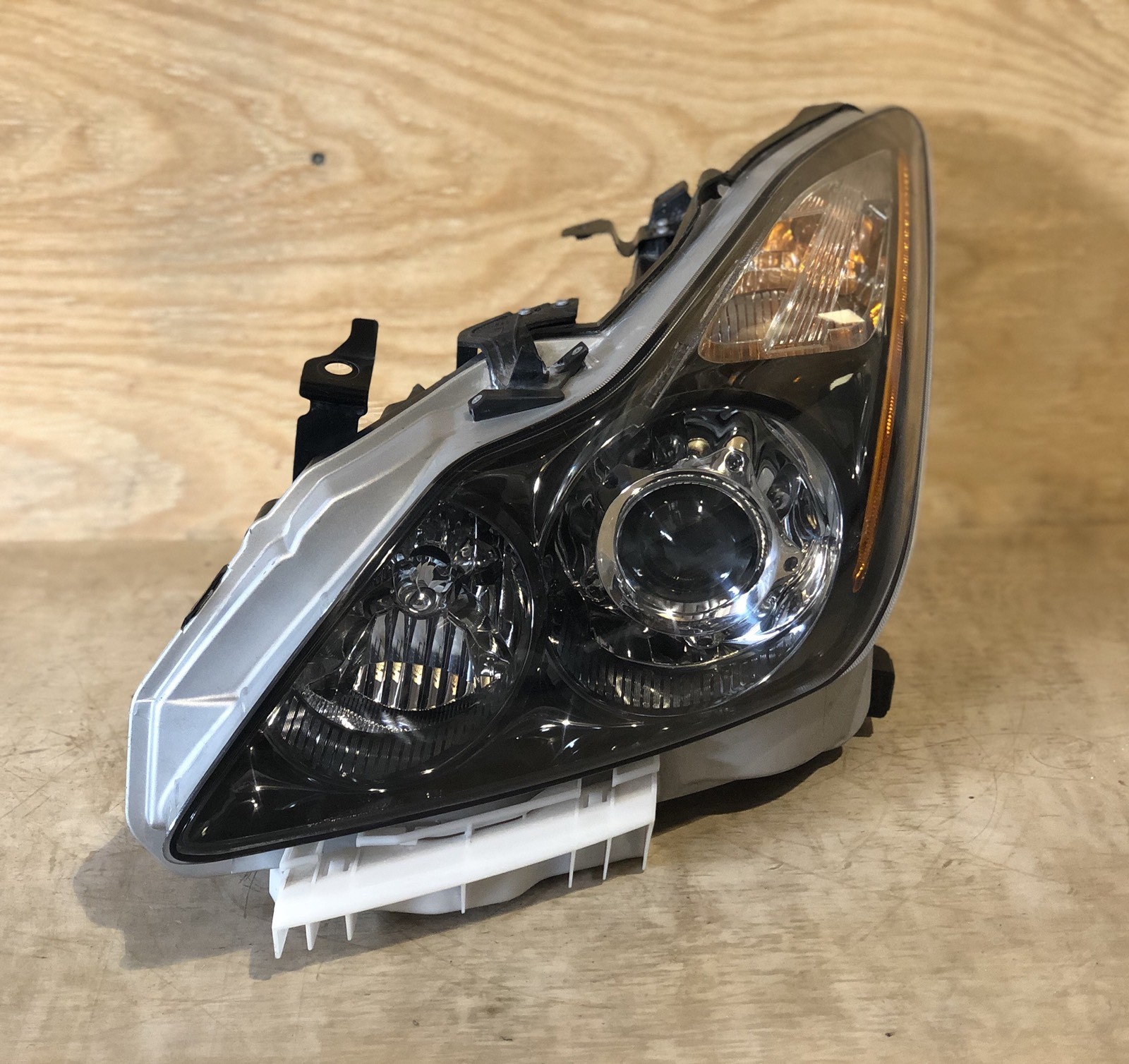 2008-2013 Infiniti G37 Coupe Xenon Headlight Left Driver Side OEM  