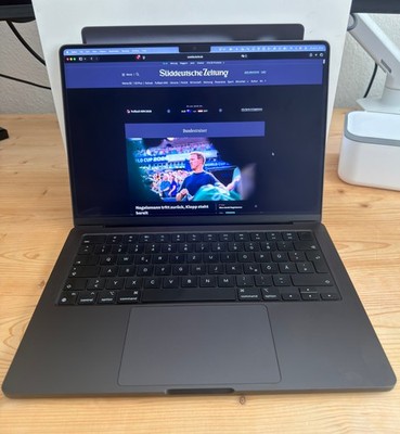MacBook Pro 14 / M4 Max / 40C-GPU / 64GB RAM / 2TB SSD / Nanotextur-Display