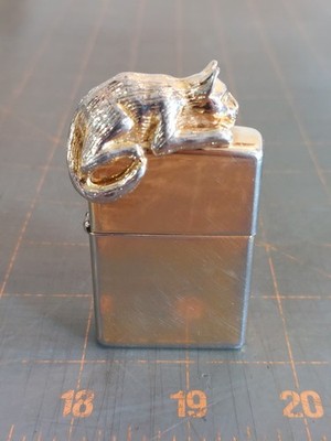 1996 Zippo 3D Sculpture Series Cat Topper Gold Tone