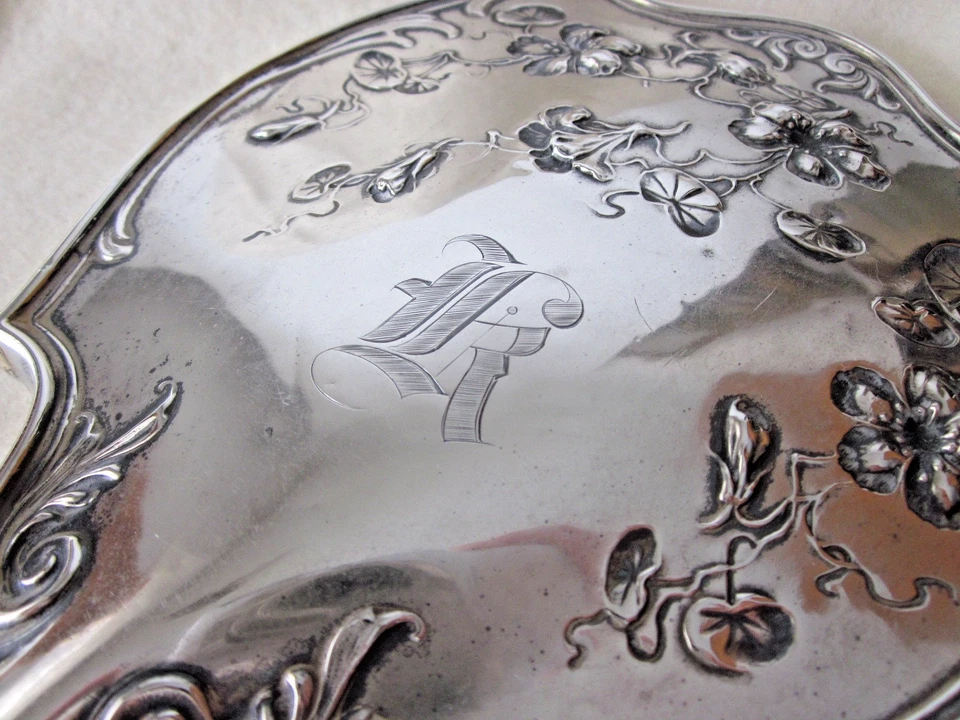 Espejo de mano R. Wallace Sterling Art Nouveau repousse capuchas 10 x 5,5 pulgadas Foto 2 de 4