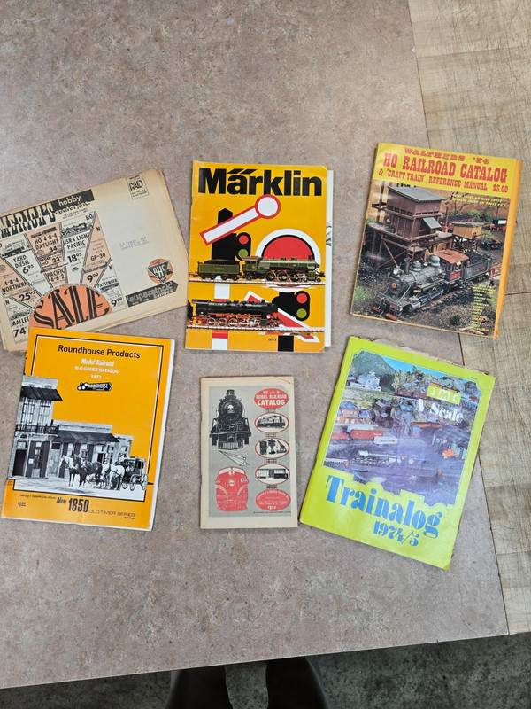 LOT OF VINTAGE MODEL TRAIN CATALOGS 1970