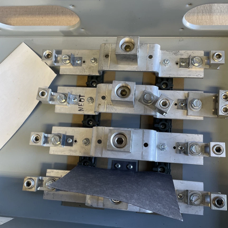 Crouse Hinds UD442YT MODELO D 2 JUEGOS DE CARGA 3P 4W 400AMP 240V CAJA TERMINAL MAX HOR Foto 3 de 4