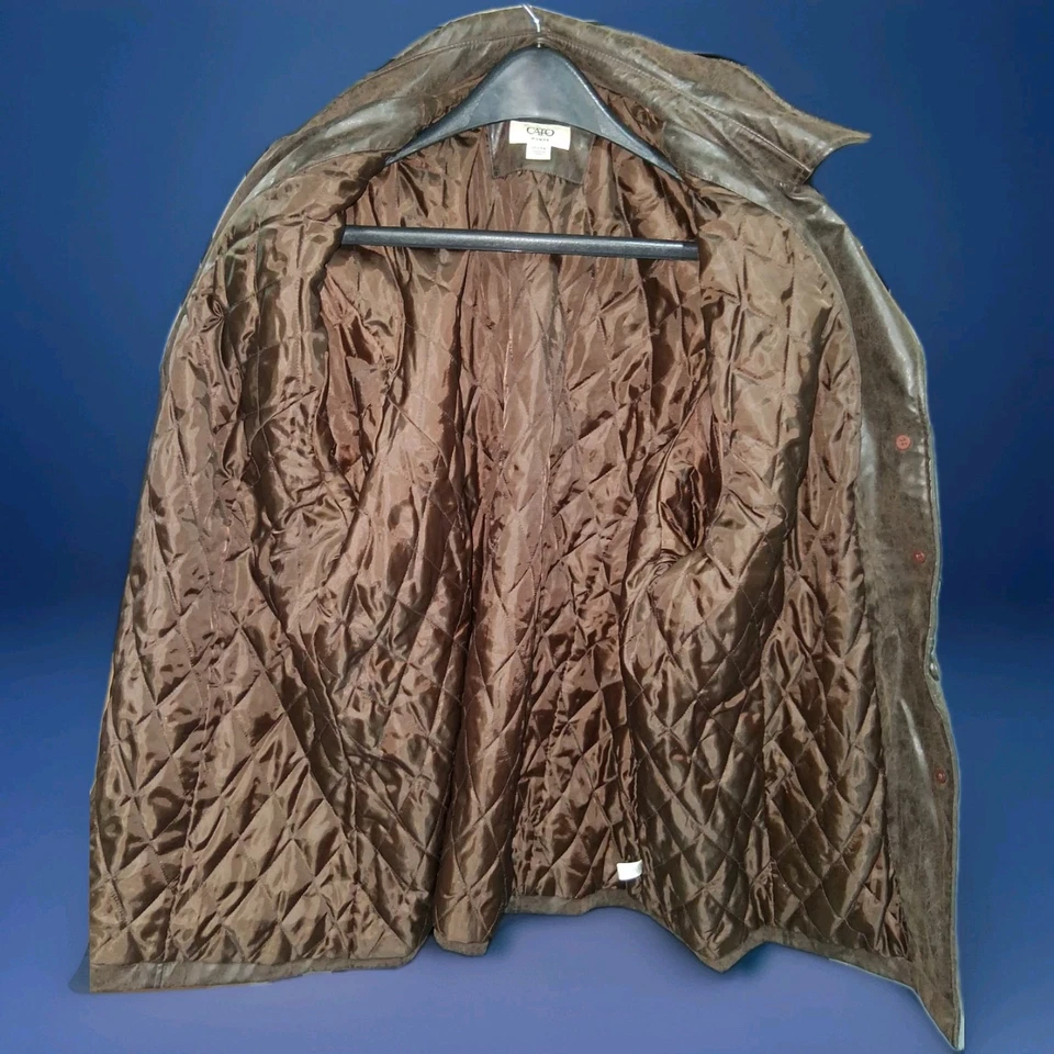 Chaqueta de gamuza sintética marrón Cato 22/24W botón delantero  Foto 3 de 4