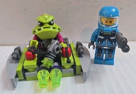 LEGO Space: Alien Striker 7049 Complete with Instructions 