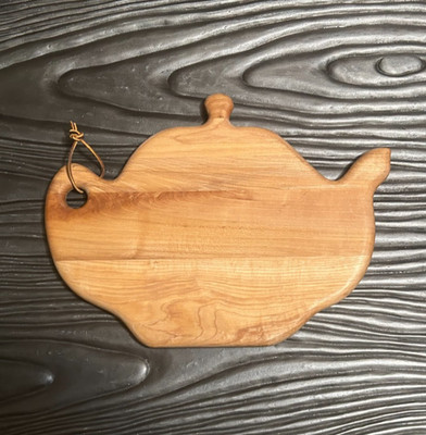 WOODEN TEAPOT BREAD BOARD Mad Hatter Alice British Wood Tea Kettle Block NWOT