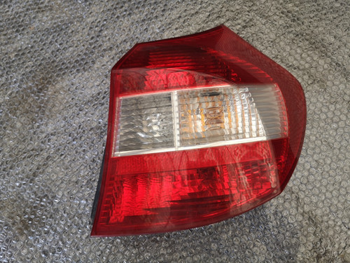 BMW 116 I  E87  021864  Rücklicht 6924502-08 Rechts Rückleuchte