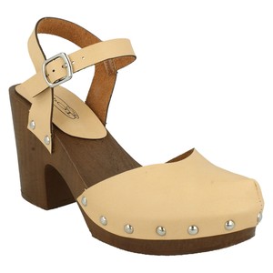 clog heels closed toe