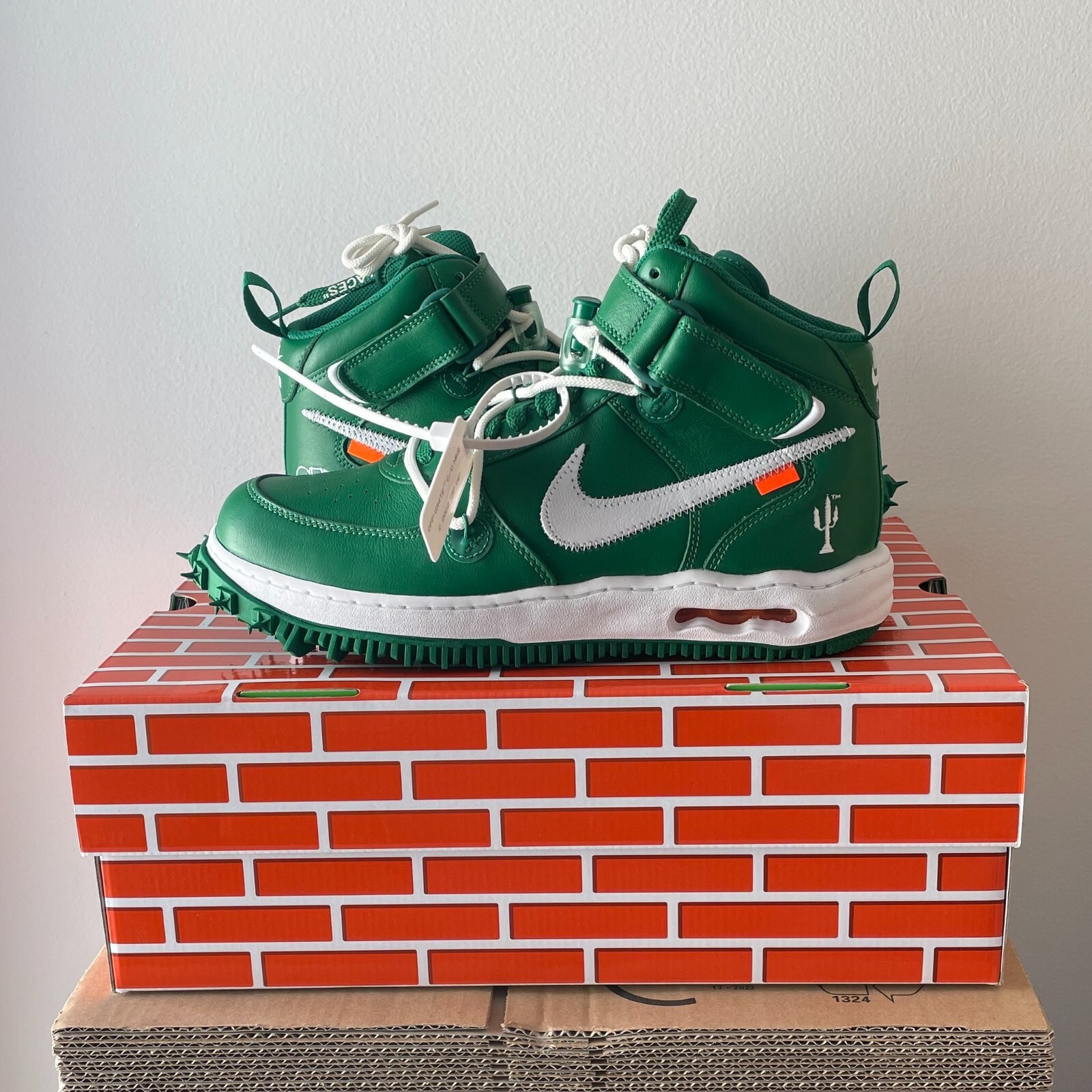 OFF WHITE X NIKE Nike Air Force 1 Mid SP x Off White™ "Pine Green". 44.5 (FR) 10.5 (MN US).