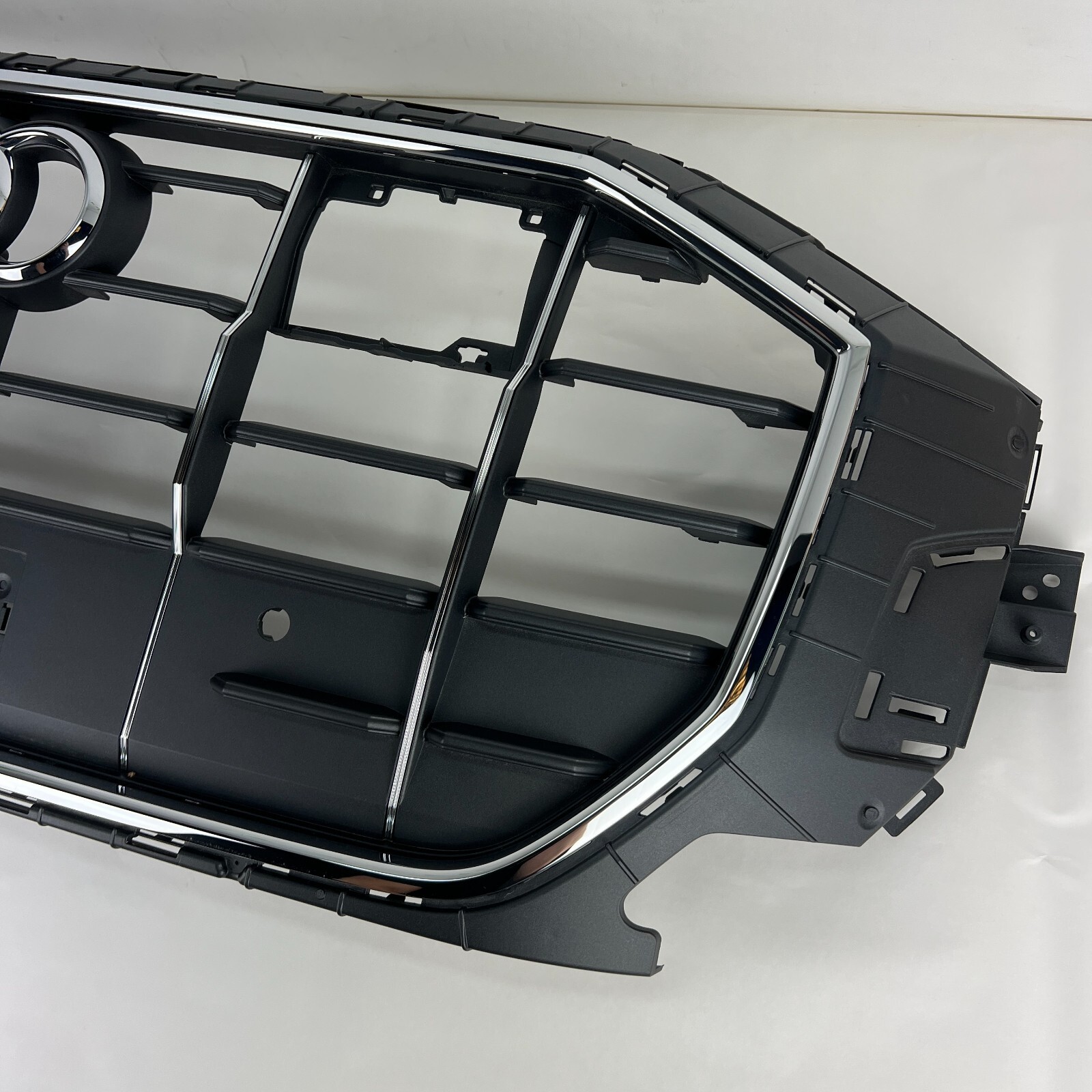 OEM 2019 2023 Audi Q8 Front Grille Assembly Gray Adaptive 4M8853651