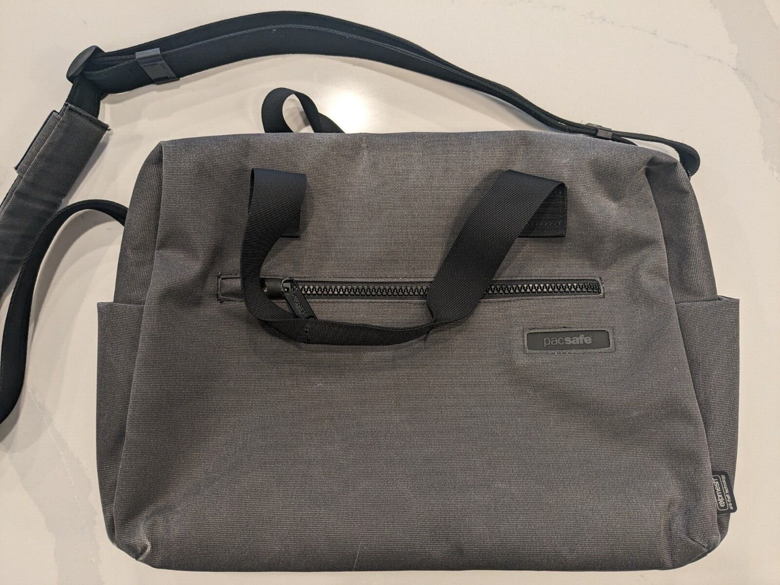 PacSafe AntiTheft Computer Messenger Bag 39.99 Gem