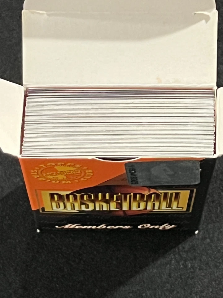 Juego de fábrica de baloncesto 1995-96 Stadium Club solo para miembros (50) Foto 3 de 4