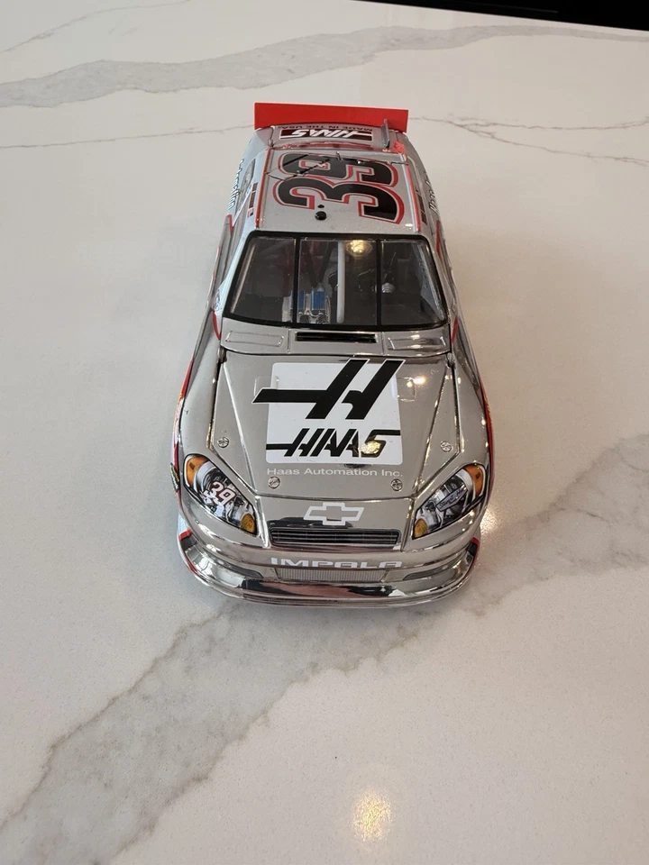 Coche diecast Ryan Newman Platinum Elite 2011 Haas Automation 1:24 NASCAR Foto 4 de 4