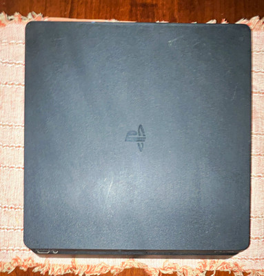Sony PlayStation 4 Slim Console 500 GB, Controller, 4 Games and cables