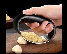 Stainless Steel Garlic Press Crusher Mincer Garlic Crusher with Comfortable Grip