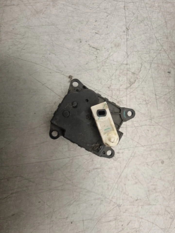 ACTUADOR DE SOLAPA CALEFACTORA NISSAN JUKE F15 277301KA0A 2015 Foto 3 de 4