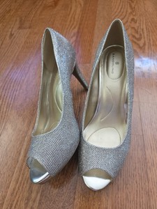Bandolino Size 9 Gold Sparkling Metallic Glitter Peep Toe Platform Pumps Heel