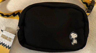 PEANUTS Snoopy Fanny Pack Waist Belt Bag With Zipper And Pockets New With Tags