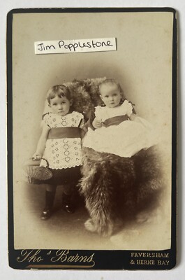 Zwei gut gekleidete Kinder. Viktorianische Schrankkarte, Faversham / Herne Bay Studio
