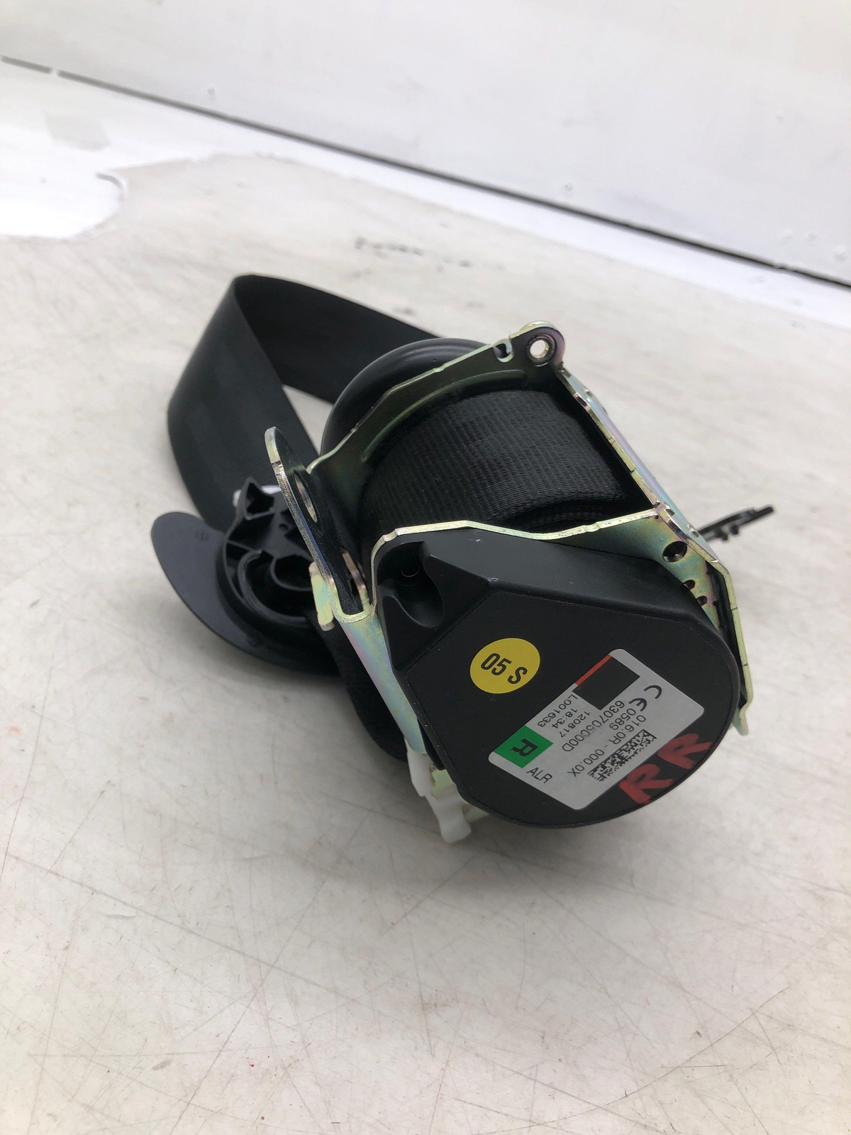 2016-2020 BENTLEY BENTAYGA REAR RIGHT PASSENGER SIDE SEAT BELT RETRACTOR BLACK
