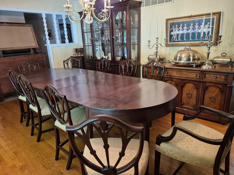 Mesa de comedor antigua de caoba Foto 2 de 4