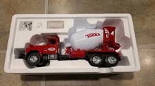 Mack Tonka R-model Mixer mixer truck Still in box 1/34 scale By First Gear