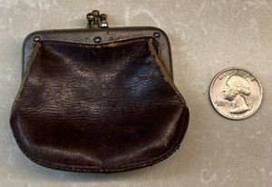 VINTAGE BROWN LEATHER DOUBLE KISS LOCK COIN PURSE 3" X 2 1/2"