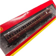 Hornby R4677A 57' Non-Corridor Third Class Brake Coach 20725 LMS Crimson Livery