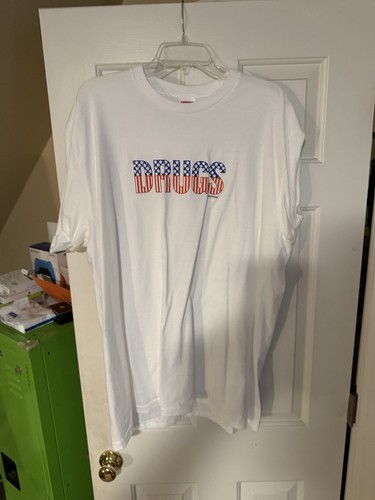 Supreme White “drugs” Tee- Xl, Ds, Quick Ship, Authentic  - Afbeelding 1 van 3