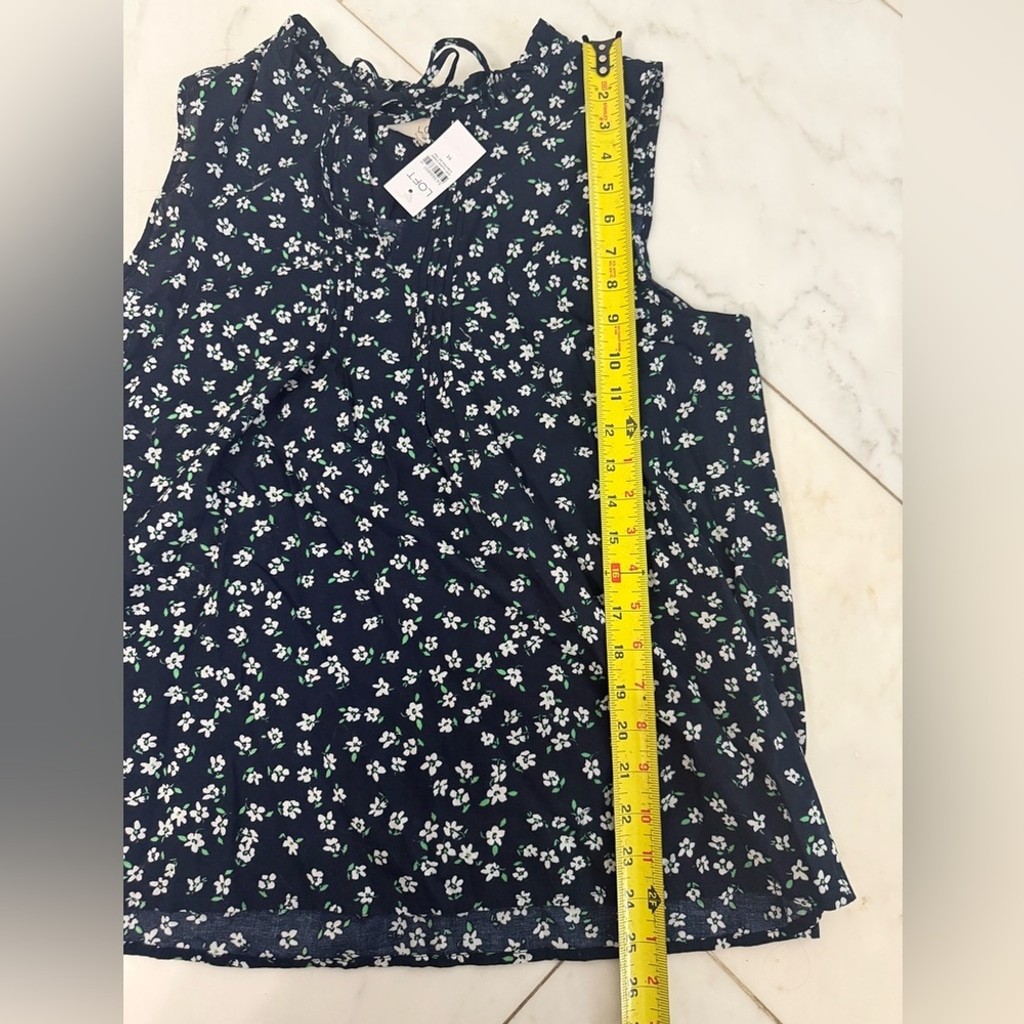 NWT LOFT women’s medium navy blue floral print sleeveless blouse 100% cotton