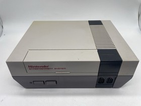 Nintendo NES console 2 Controllers And 1 Game - No Cables. UNTESTED