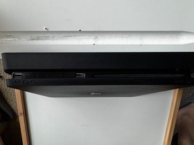 Sony PlayStation 4 PS4 Slim 1 controller 2TB