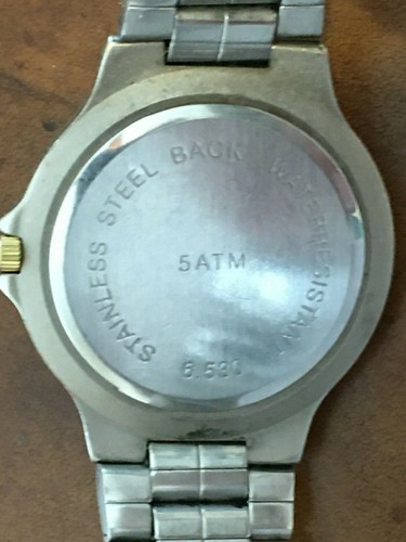 OROLOGIO VINTAGE SVIZZERO MILITARE QUARZO 5 ATM IMPERMEABILE SS CINTURINO BICOLORE - Foto 2 di 5