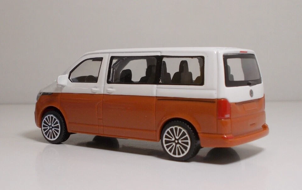 Bburago 30010 Volkswagen T6.1 Transporter - METAL Scala 1:43 - Immagine 2 di 3