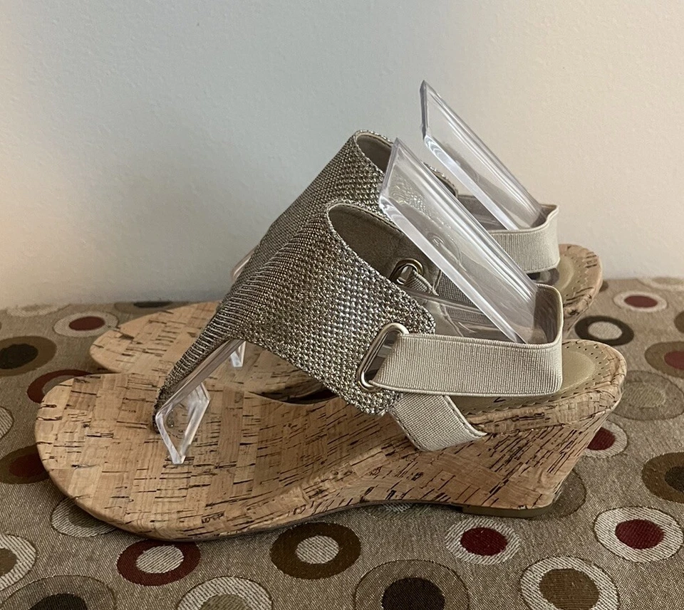 White Mountain Size 7 1/2M Light Gold Glitter ALL GOOD Cork Wedge Thong Sandal - Image 3 of 4