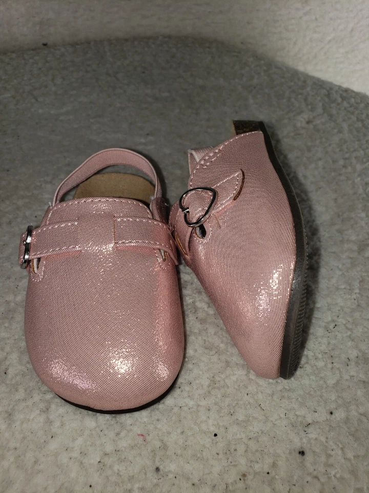 Zueco de bebé Old Navy 12-18M rosa metálico envolvente al tobillo zapatos cómodos planos Foto 4 de 4