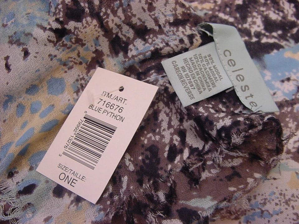 NUEVO CON ETIQUETAS - BUFANDA CELESTE 27X80 ESTAMPADO PITÓN AZUL  Foto 2 de 4