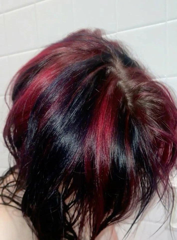 Wolf Cut Black and Red Bob Wig for Women Costume Accessory 🌹💋 Romantic EMO - Image 2 of 4